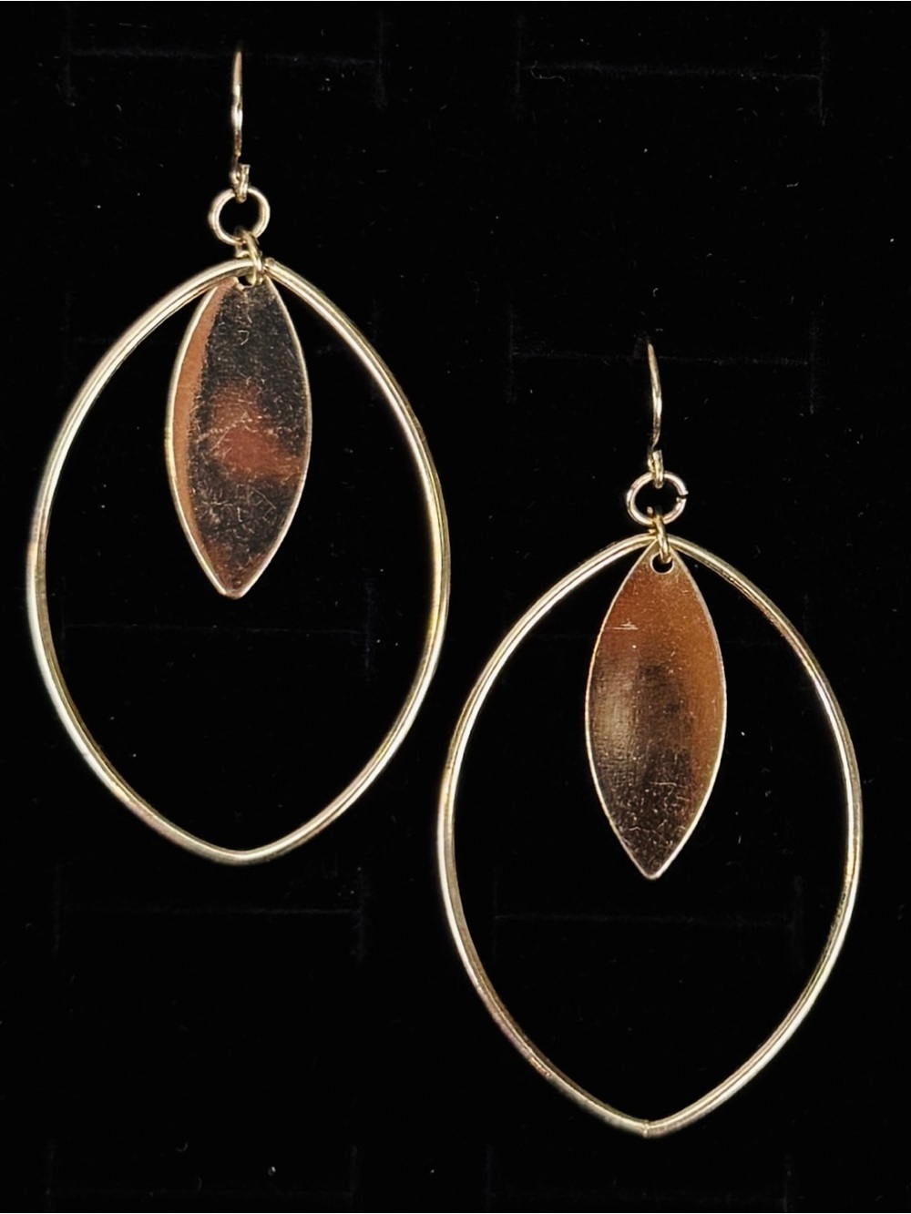 Pretty lightweight, goldtone costume dangle pierced earrings